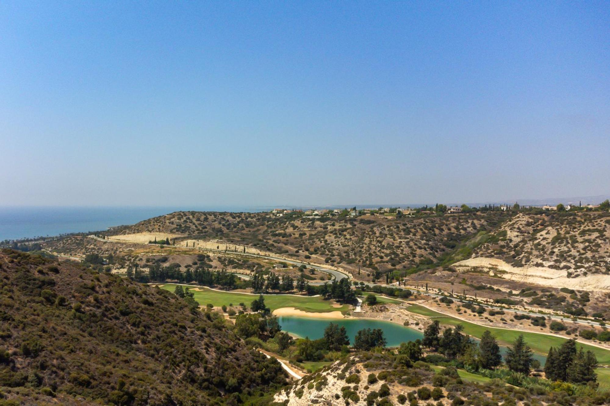 Fantastic Junior Villa Cz02 Salamis With Gorgeous Views, Aphrodite Hills Kouklia Exteriör bild